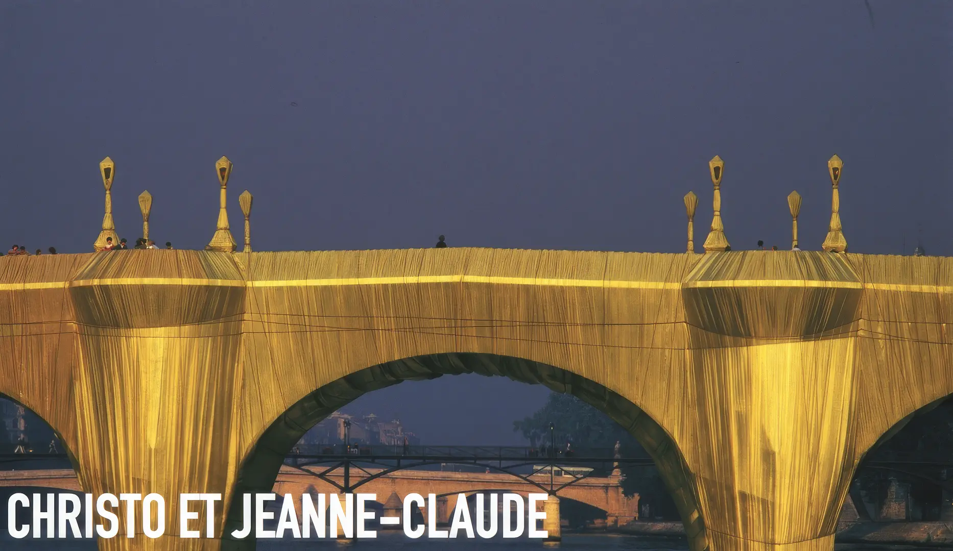 The major exhibition devoted to Christo and Jeanne Claude retraces the story of this project, from 1975 to 1985, and looks back at their Parisian period